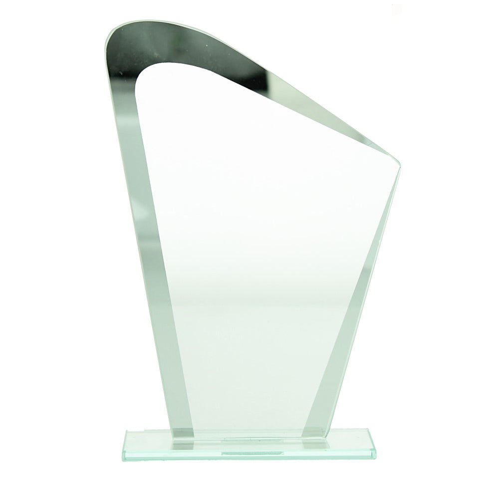 Ce trophée en verre au design sobre et élégant avec un motif de couleur argenté est idéal pour mettre en valeur une gravure personnalisée (logo, texte ou message).
