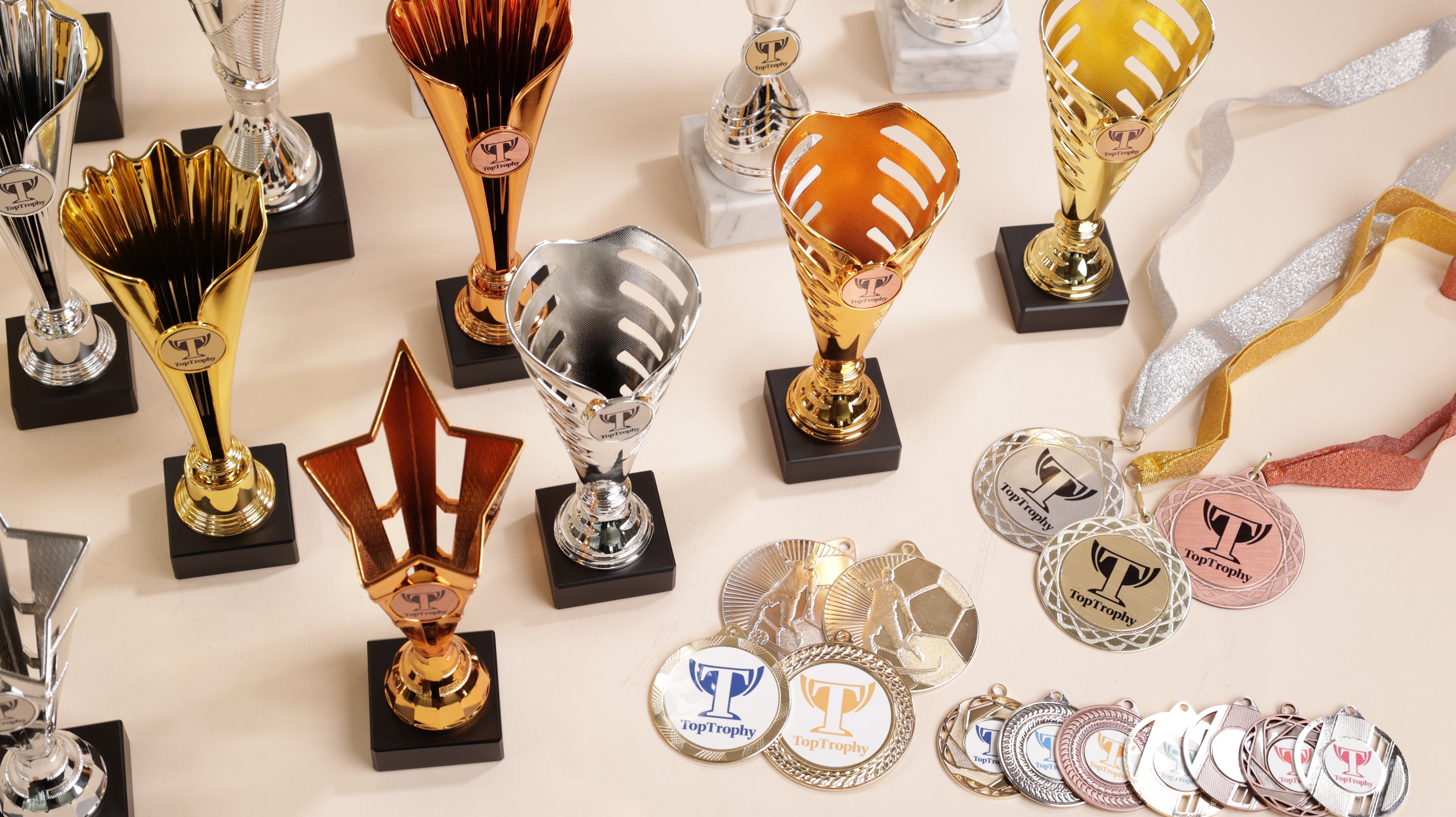 Acheter Coupe 
Acheter médaille
Acheter trophées
Collection du printemps
Coupe médailles personnalisées
Emblème Sublimation
Trophée Suisse , Coupe Suisse, médaille Suisse
Trophées pas cher, médailles pas cher
Coupe pas cher
Coupe premium
Coupe prestige
Mini Coupe
Coupe PVC
Coupe métal
Coupe argent
Prix Sportif
Prix pour adultes
Prix pour entreprise
Trophées adulte
Trophées Endants
Trophées entreprise
Prix honorifique 
Photo par TropTrophy Sàrl